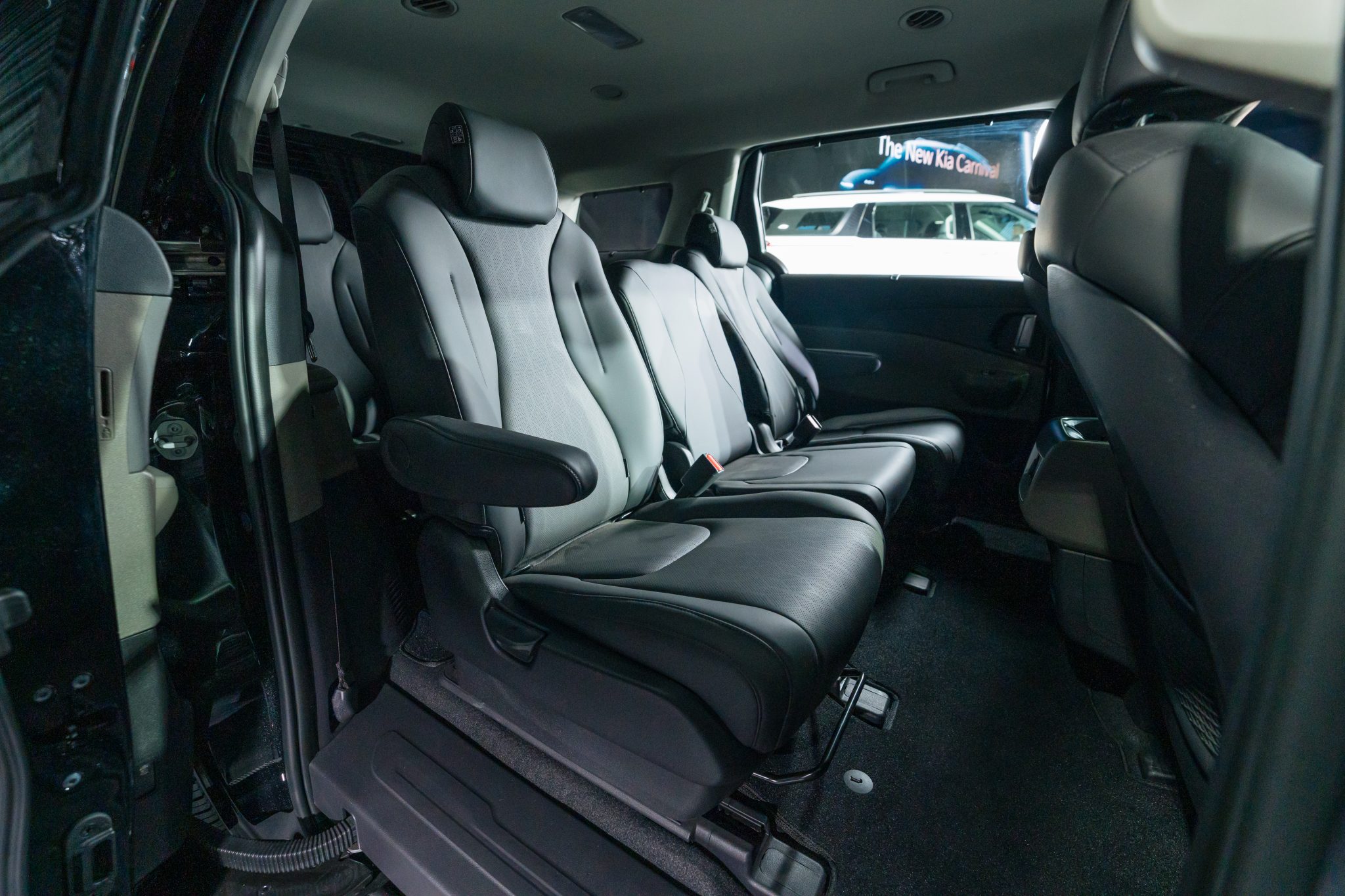The New Kia Carnival Redefines Large MPV Appeal with Restyled Boldness ...