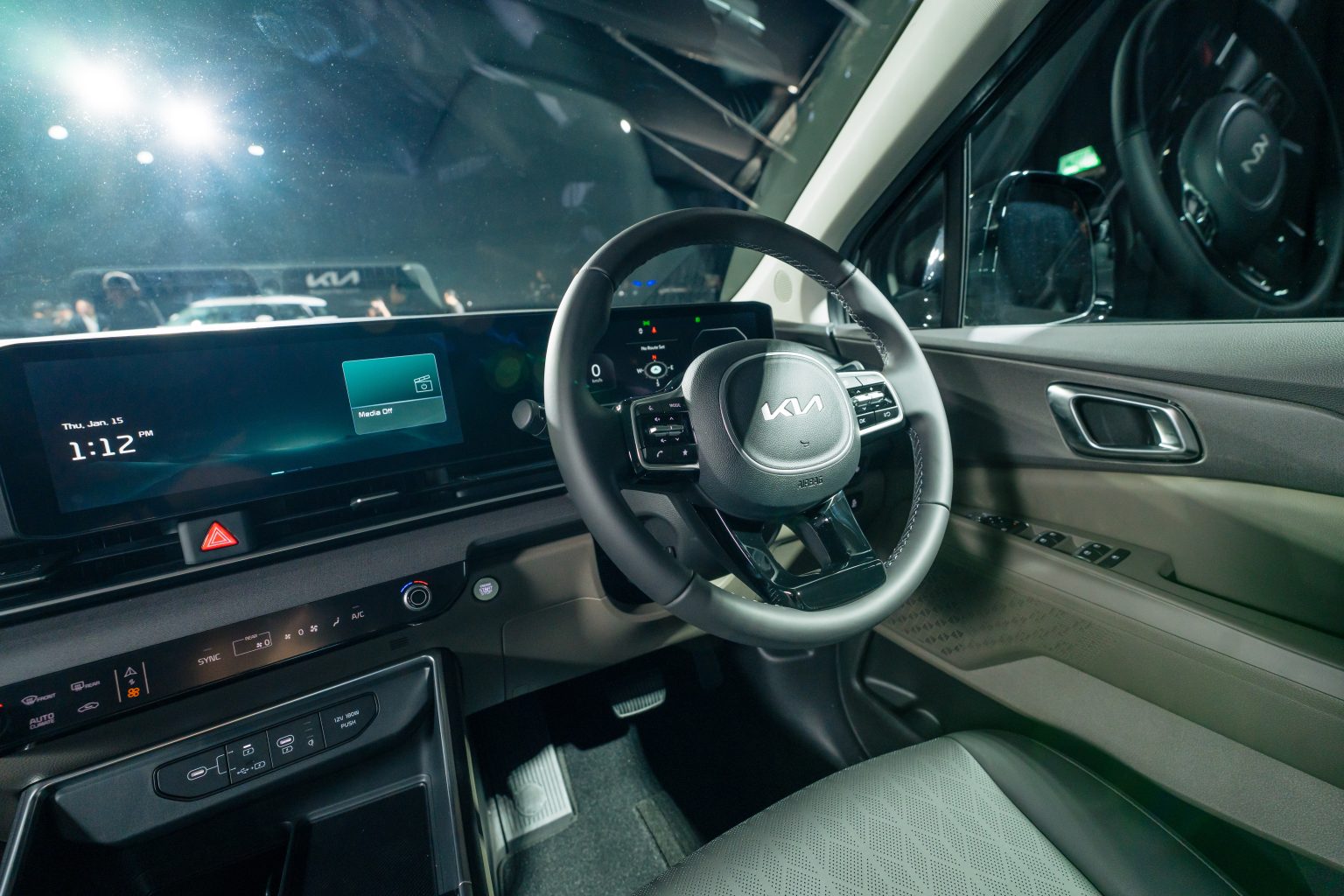 The New Kia Carnival Redefines Large MPV Appeal with Restyled Boldness ...